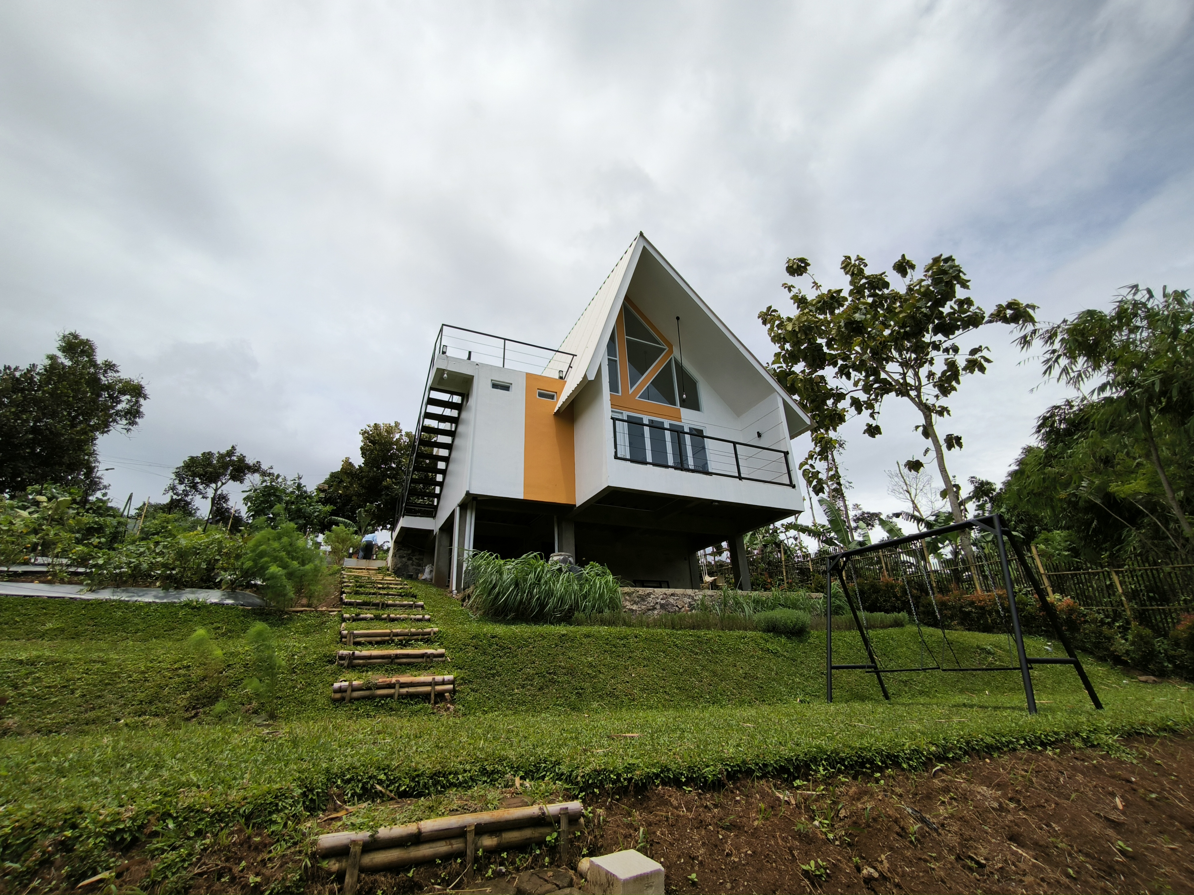 Weisses Gartenhaus Exterior